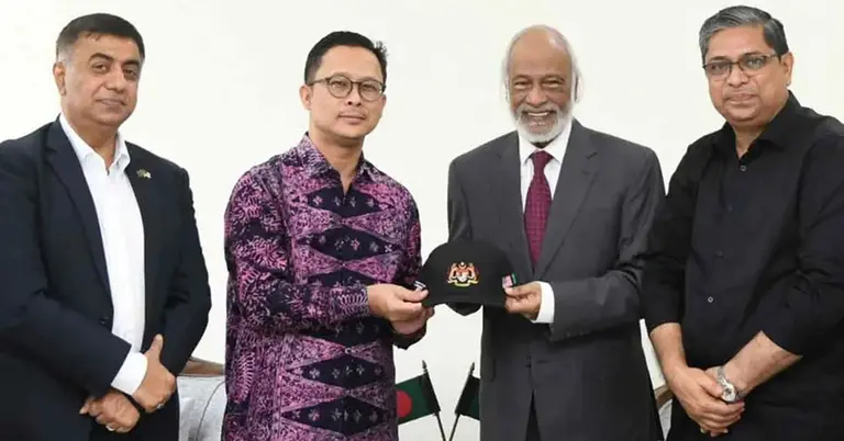 ড. আবদুল মঈন খানের সঙ্গে হাইকমিশনার মোহাম্মদ শুহাদা ওসমানের বৈঠক
